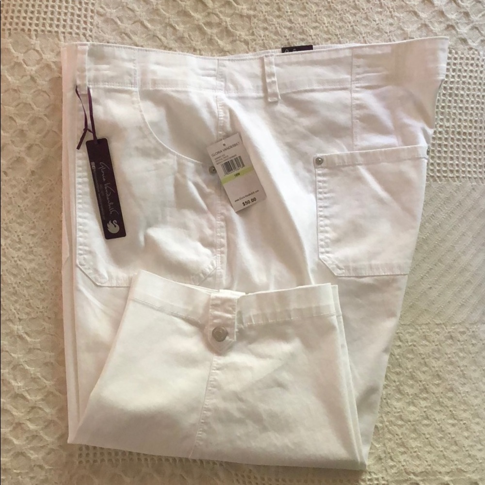 Gloria Vanderbilt White Capri